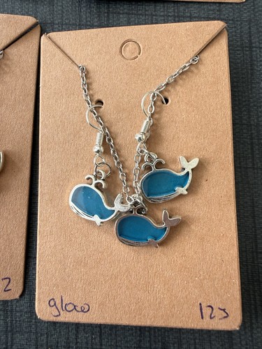 Blue whale glow the dark - blue,